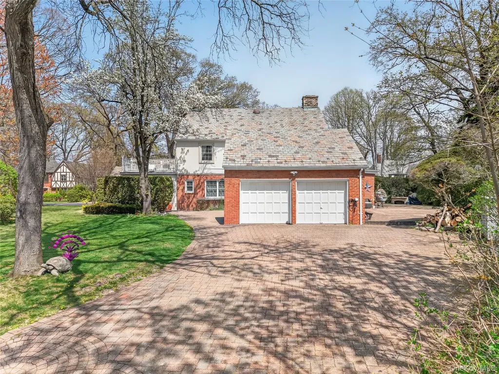 24 Wensley Drive Great Neck NY 11021