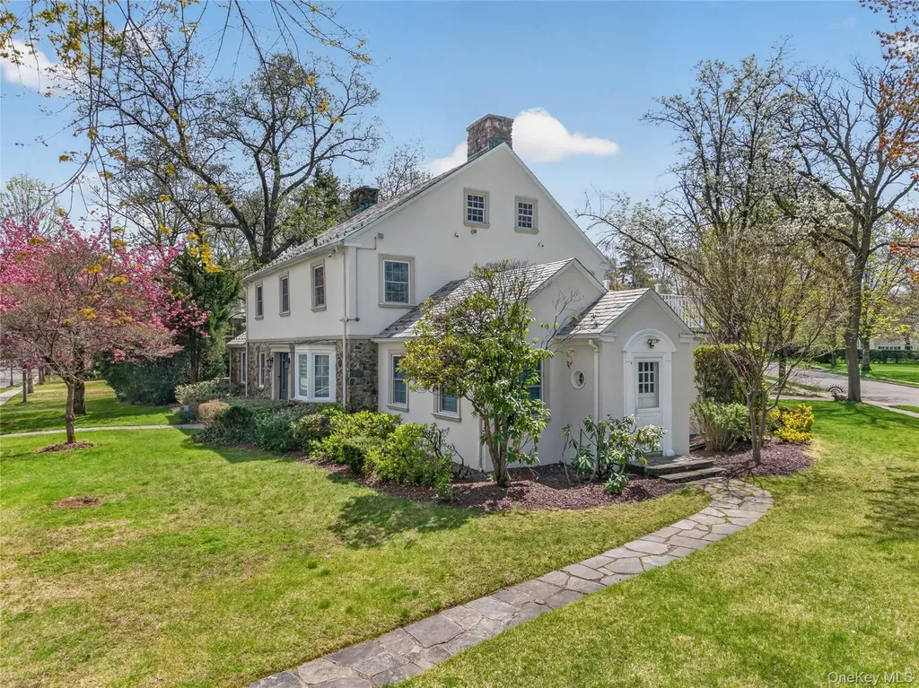 24 Wensley Drive Great Neck NY 11021