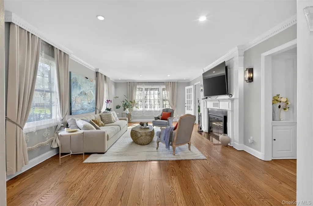 24 Wensley Drive Great Neck NY 11021