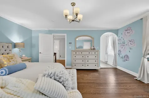 24 Wensley Drive Great Neck NY 11021