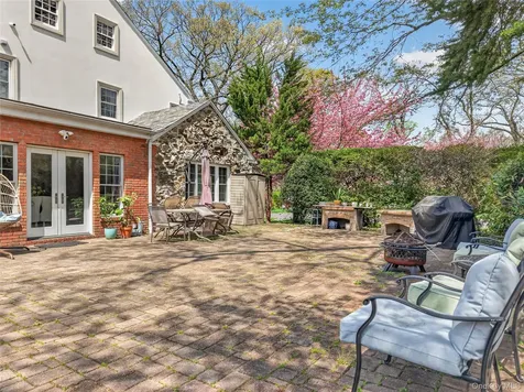 24 Wensley Drive Great Neck NY 11021