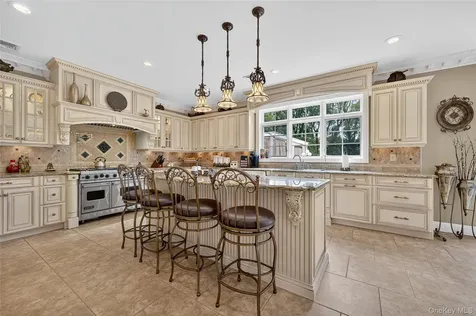 211 Hillturn Lane Roslyn Heights NY 11577