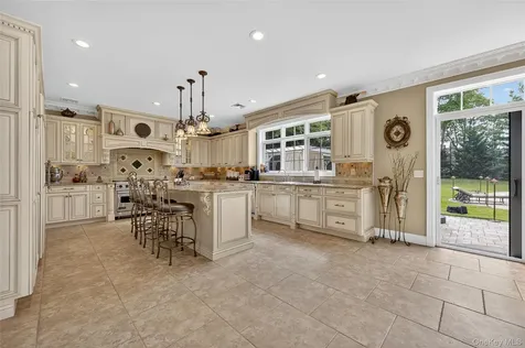 211 Hillturn Lane Roslyn Heights NY 11577
