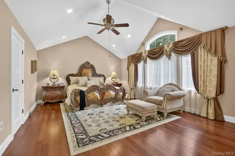 211 Hillturn Lane Roslyn Heights NY 11577