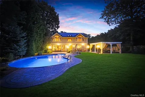 211 Hillturn Lane Roslyn Heights NY 11577