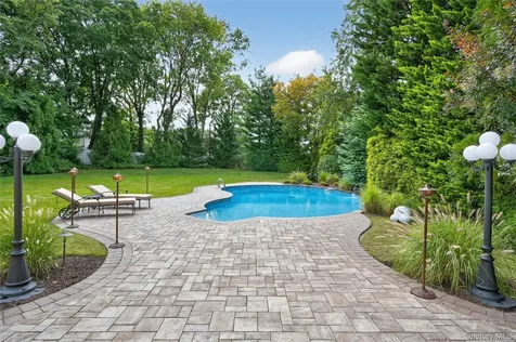 211 Hillturn Lane Roslyn Heights NY 11577