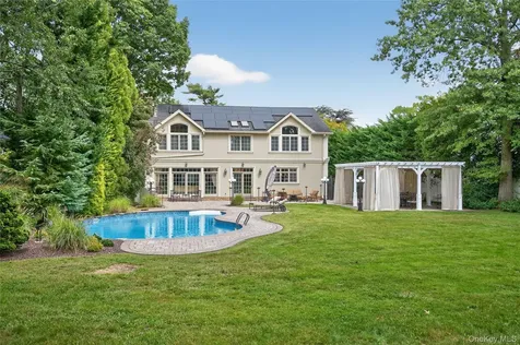 211 Hillturn Lane Roslyn Heights NY 11577