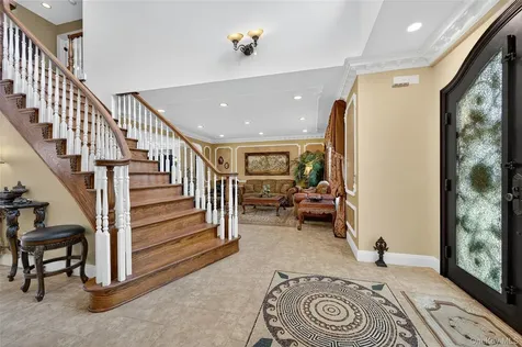 211 Hillturn Lane Roslyn Heights NY 11577