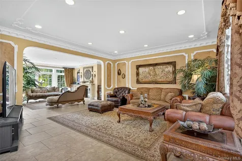 211 Hillturn Lane Roslyn Heights NY 11577