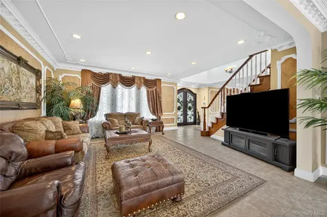 211 Hillturn Lane Roslyn Heights NY 11577