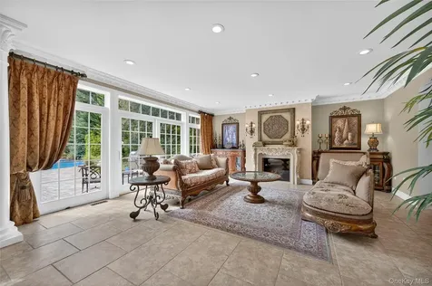 211 Hillturn Lane Roslyn Heights NY 11577