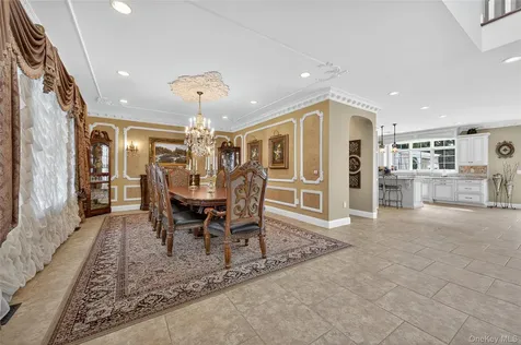 211 Hillturn Lane Roslyn Heights NY 11577