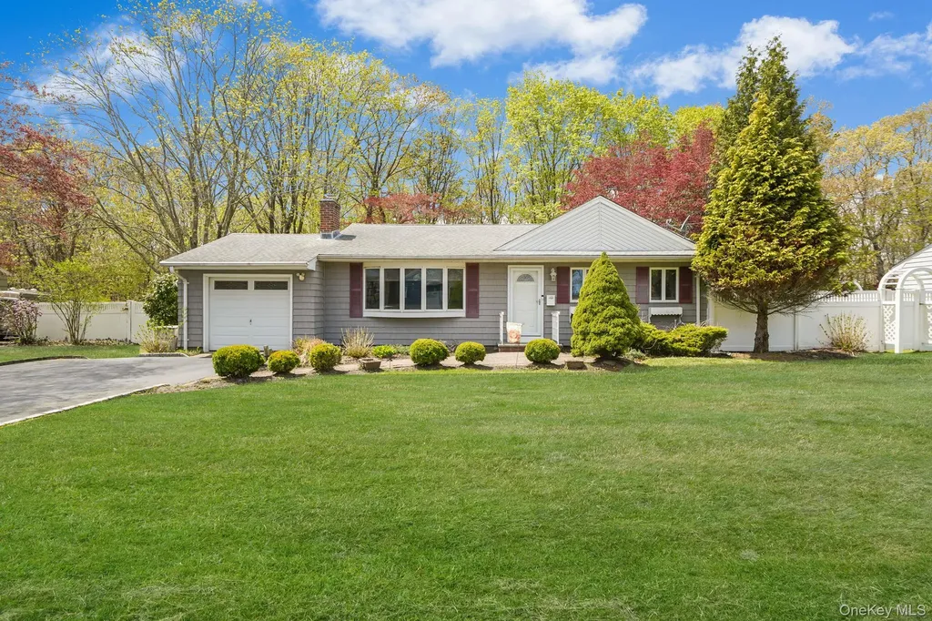 34 Oxbow Road Patchogue NY 11772