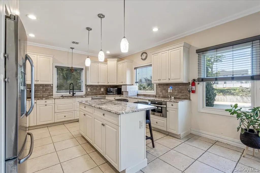 39 Coolidge Avenue Roslyn Heights NY 11577
