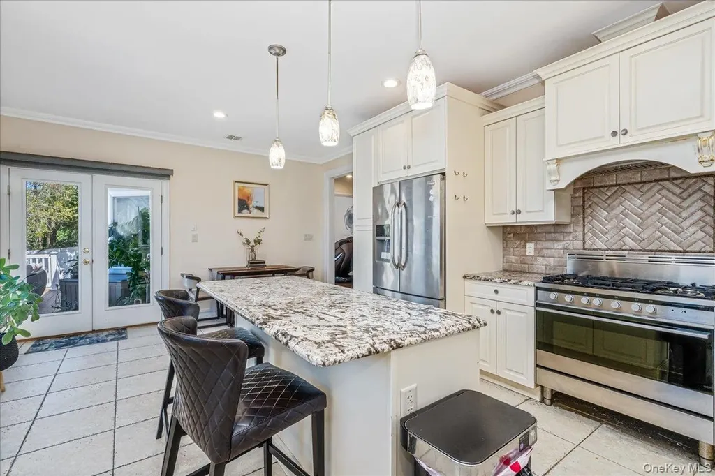 39 Coolidge Avenue Roslyn Heights NY 11577