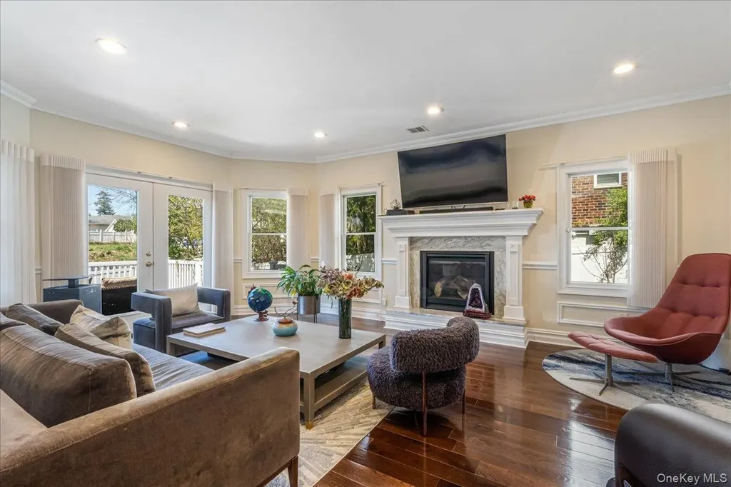 39 Coolidge Avenue Roslyn Heights NY 11577