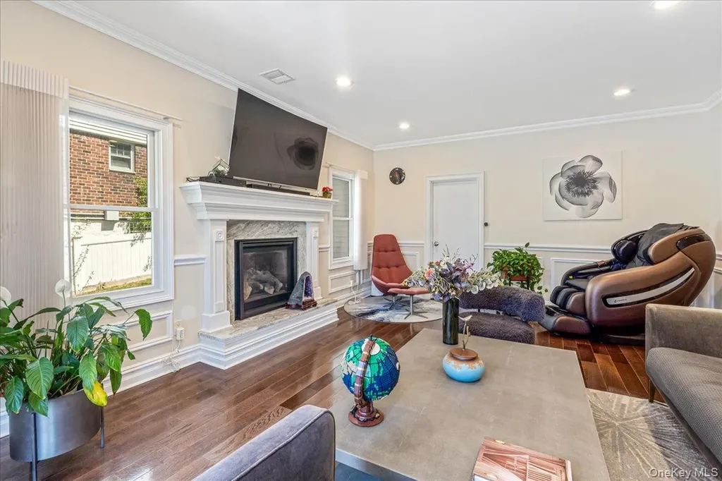 39 Coolidge Avenue Roslyn Heights NY 11577