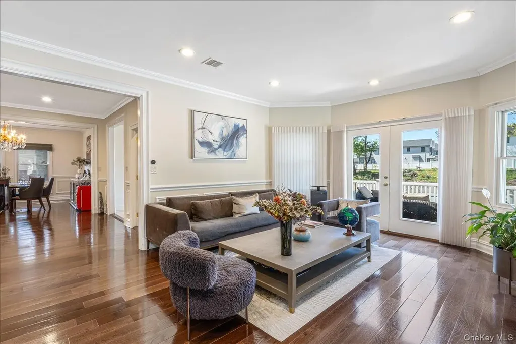 39 Coolidge Avenue Roslyn Heights NY 11577