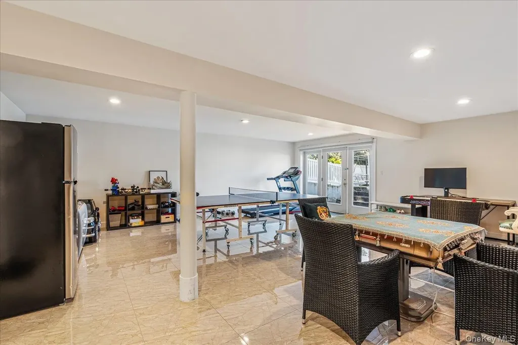 39 Coolidge Avenue Roslyn Heights NY 11577