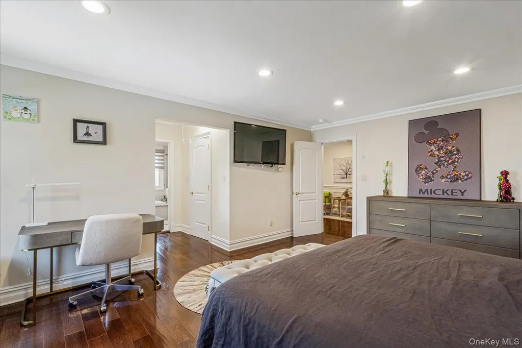 39 Coolidge Avenue Roslyn Heights NY 11577