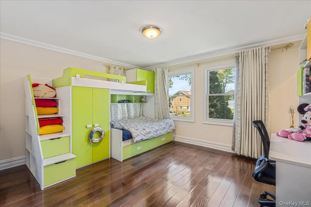 39 Coolidge Avenue Roslyn Heights NY 11577