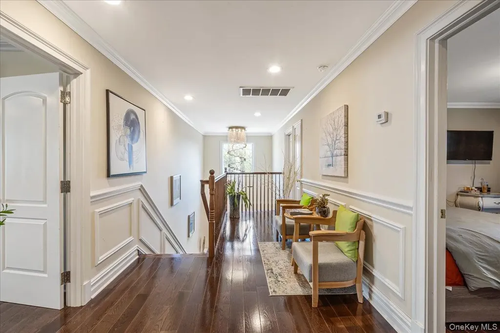 39 Coolidge Avenue Roslyn Heights NY 11577