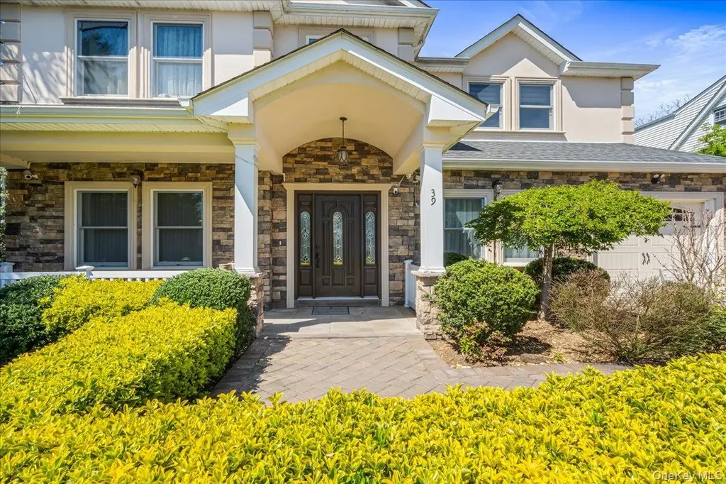 39 Coolidge Avenue Roslyn Heights NY 11577