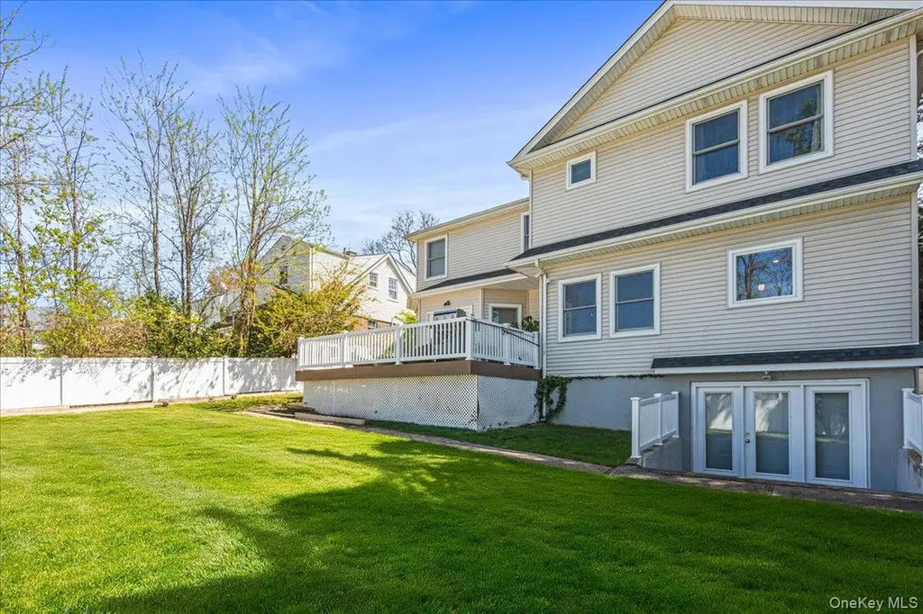 39 Coolidge Avenue Roslyn Heights NY 11577