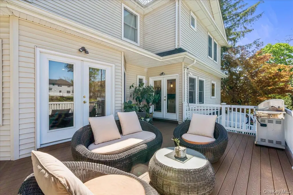 39 Coolidge Avenue Roslyn Heights NY 11577