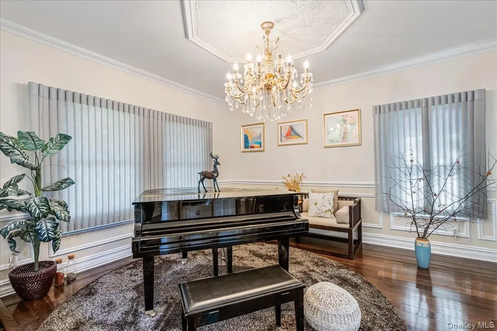 39 Coolidge Avenue Roslyn Heights NY 11577