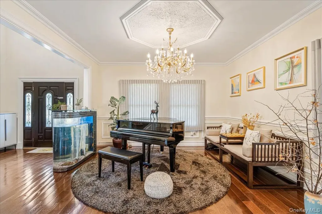 39 Coolidge Avenue Roslyn Heights NY 11577