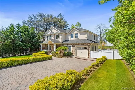 39 Coolidge Avenue Roslyn Heights NY 11577