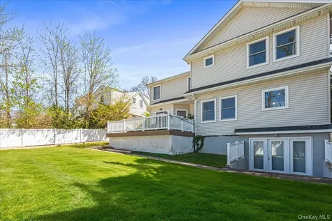 39 Coolidge Avenue Roslyn Heights NY 11577