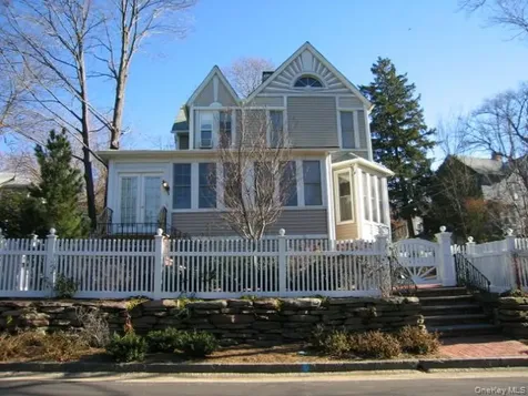 51 Park Place Sea Cliff NY 11579