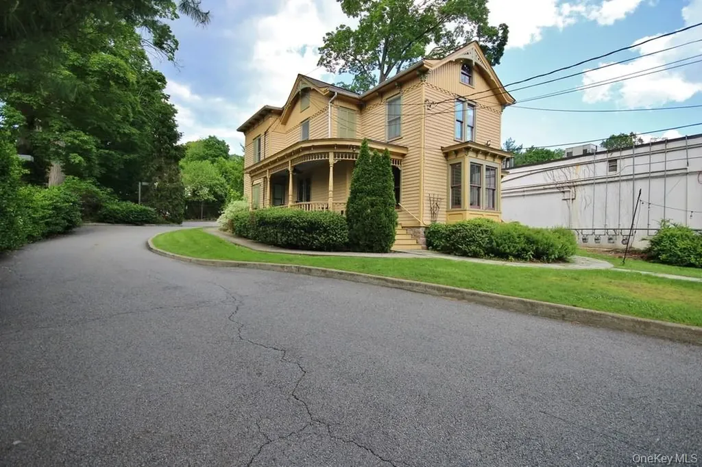 241 E Main Mount Kisco NY 10549
