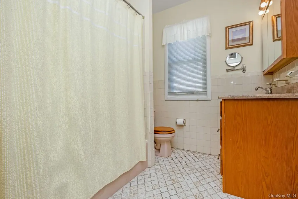 77-21 76th Street Glendale NY 11385