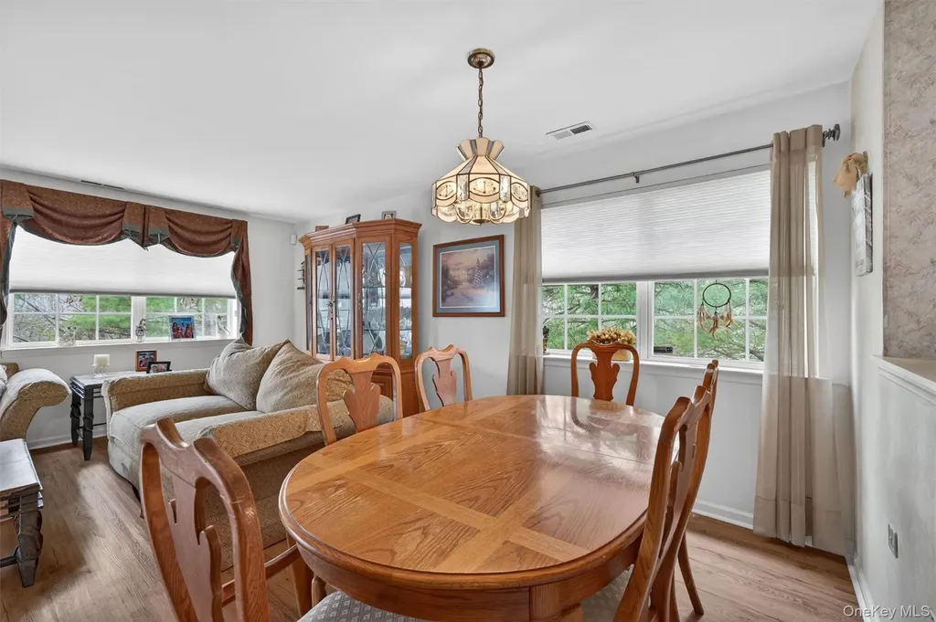 28 Lois Lane Monroe NY 10950