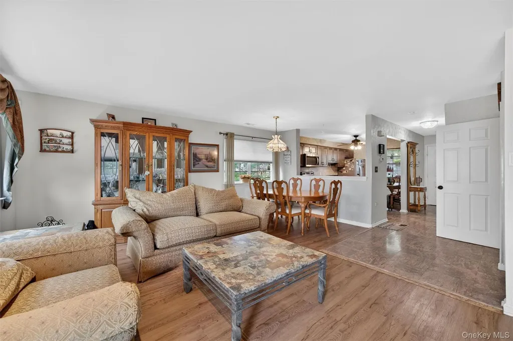 28 Lois Lane Monroe NY 10950