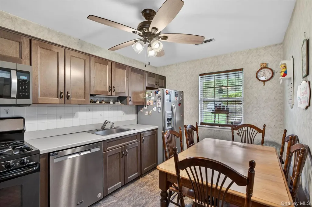 28 Lois Lane Monroe NY 10950