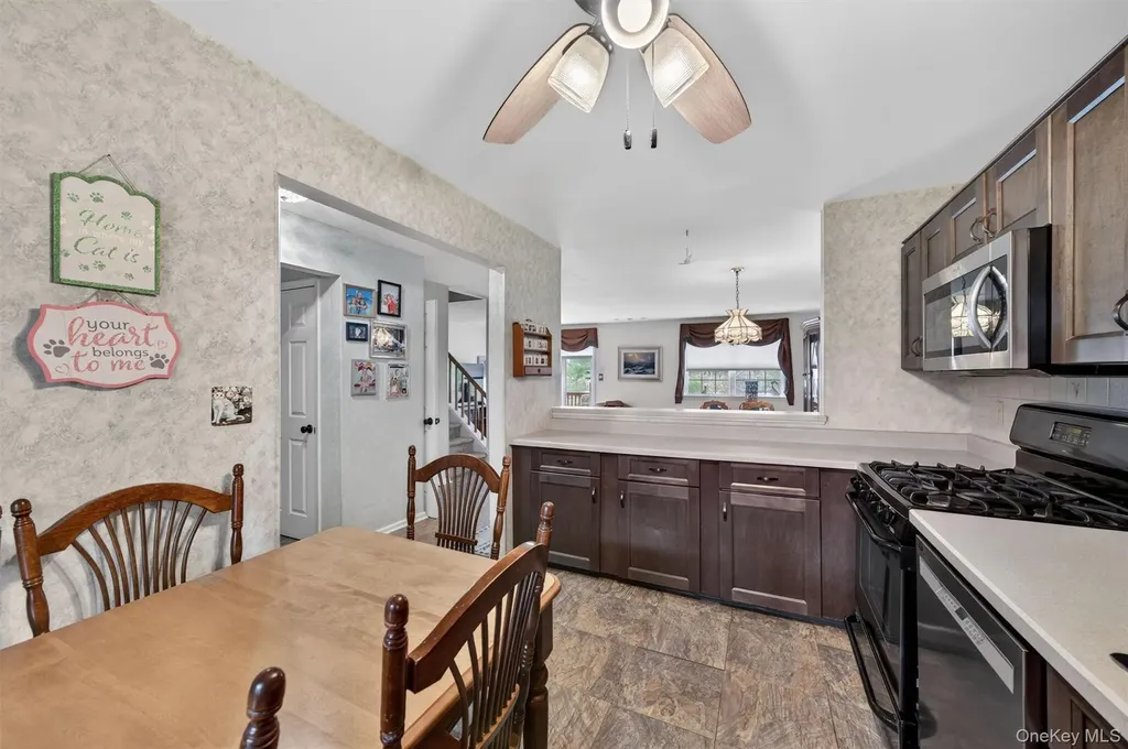 28 Lois Lane Monroe NY 10950