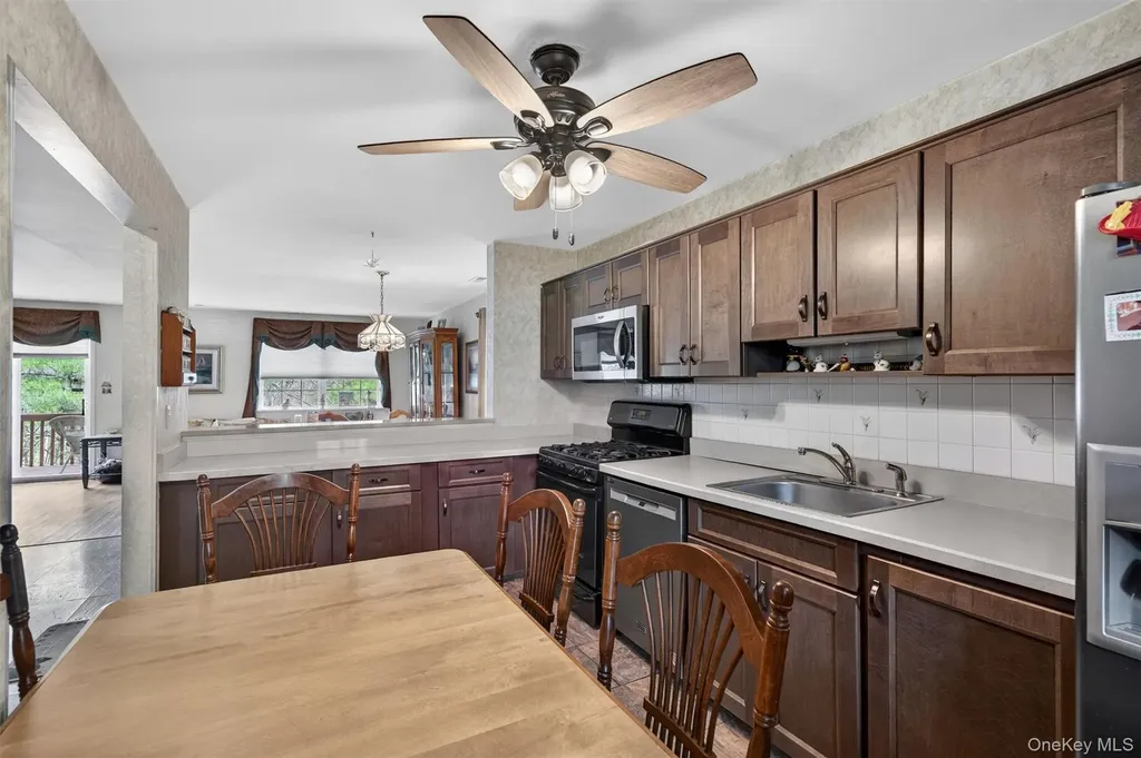 28 Lois Lane Monroe NY 10950