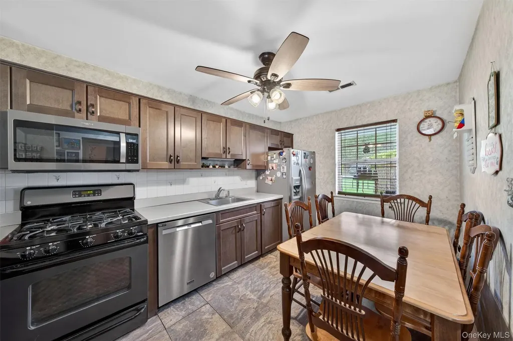 28 Lois Lane Monroe NY 10950