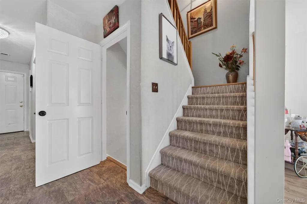 28 Lois Lane Monroe NY 10950