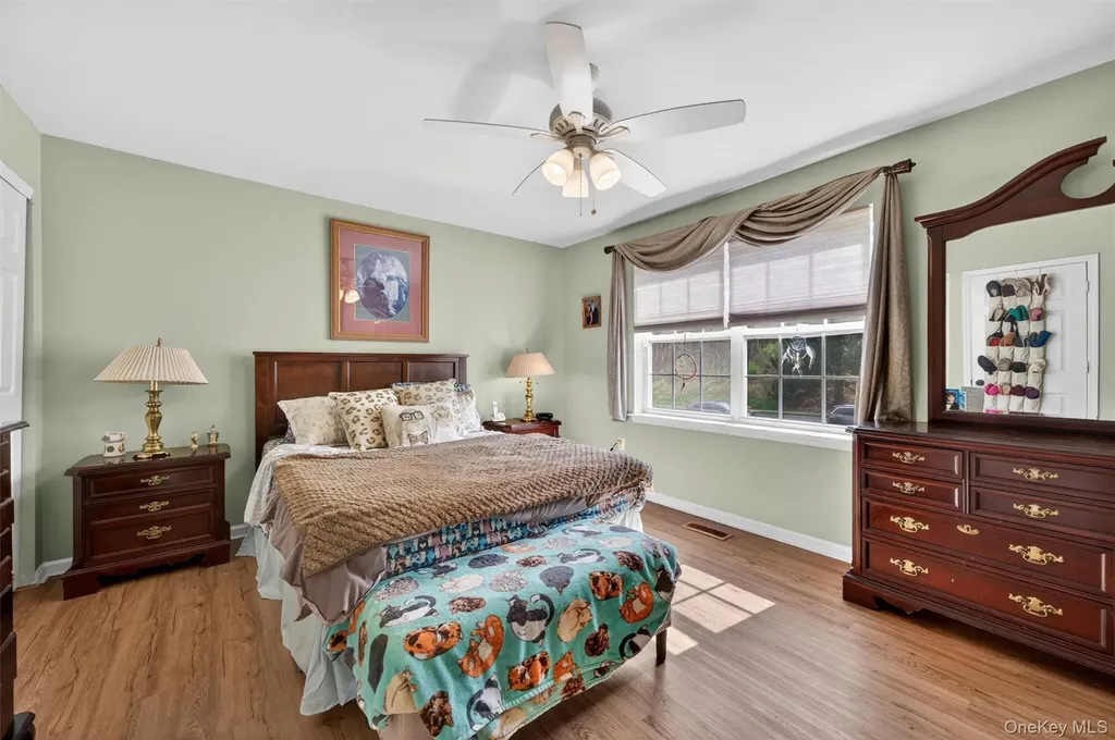 28 Lois Lane Monroe NY 10950