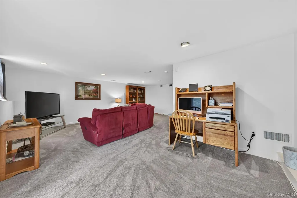 28 Lois Lane Monroe NY 10950