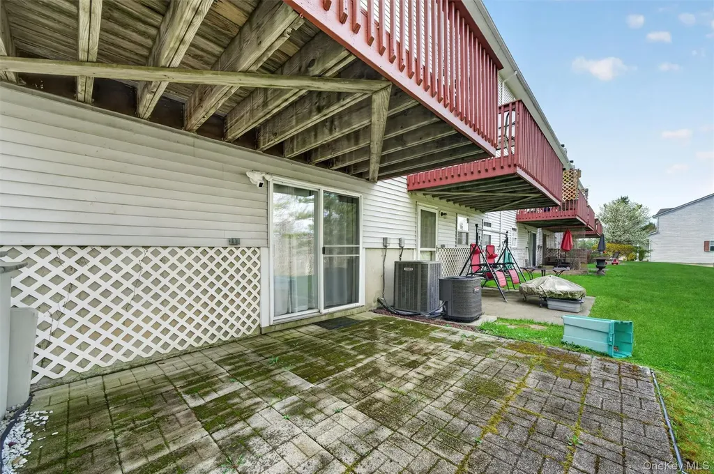 28 Lois Lane Monroe NY 10950