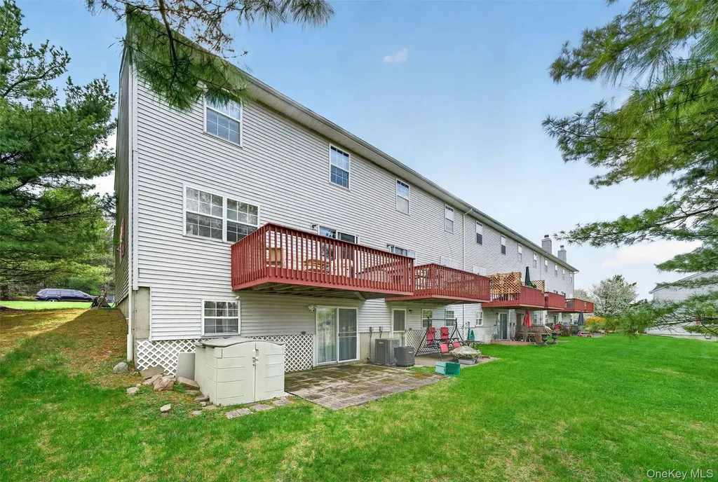 28 Lois Lane Monroe NY 10950