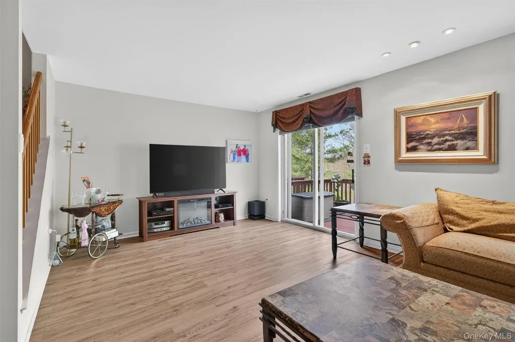 28 Lois Lane Monroe NY 10950