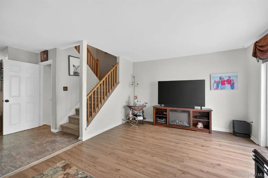 28 Lois Lane Monroe NY 10950