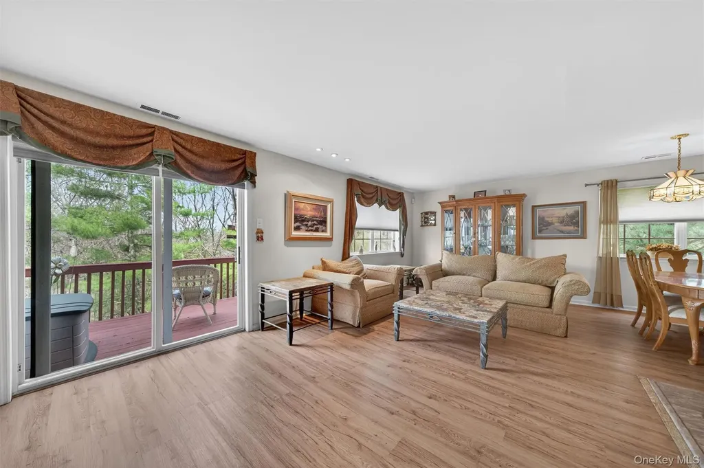 28 Lois Lane Monroe NY 10950